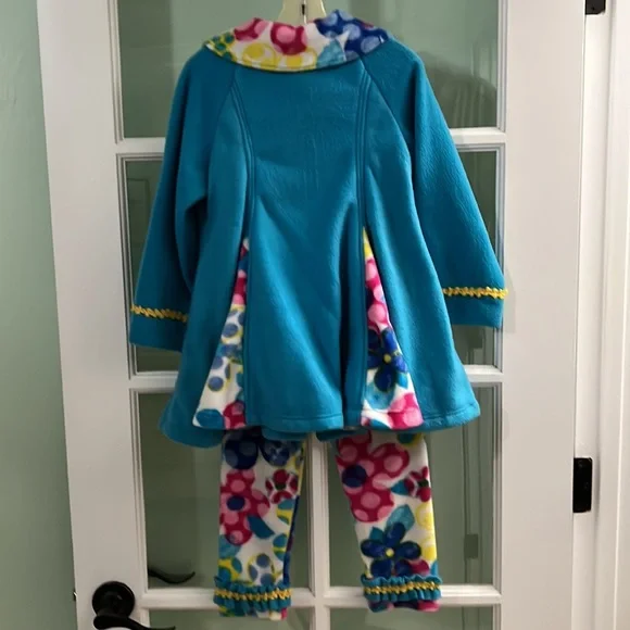 New handmade girls’ fleece coat and pant set, size 6